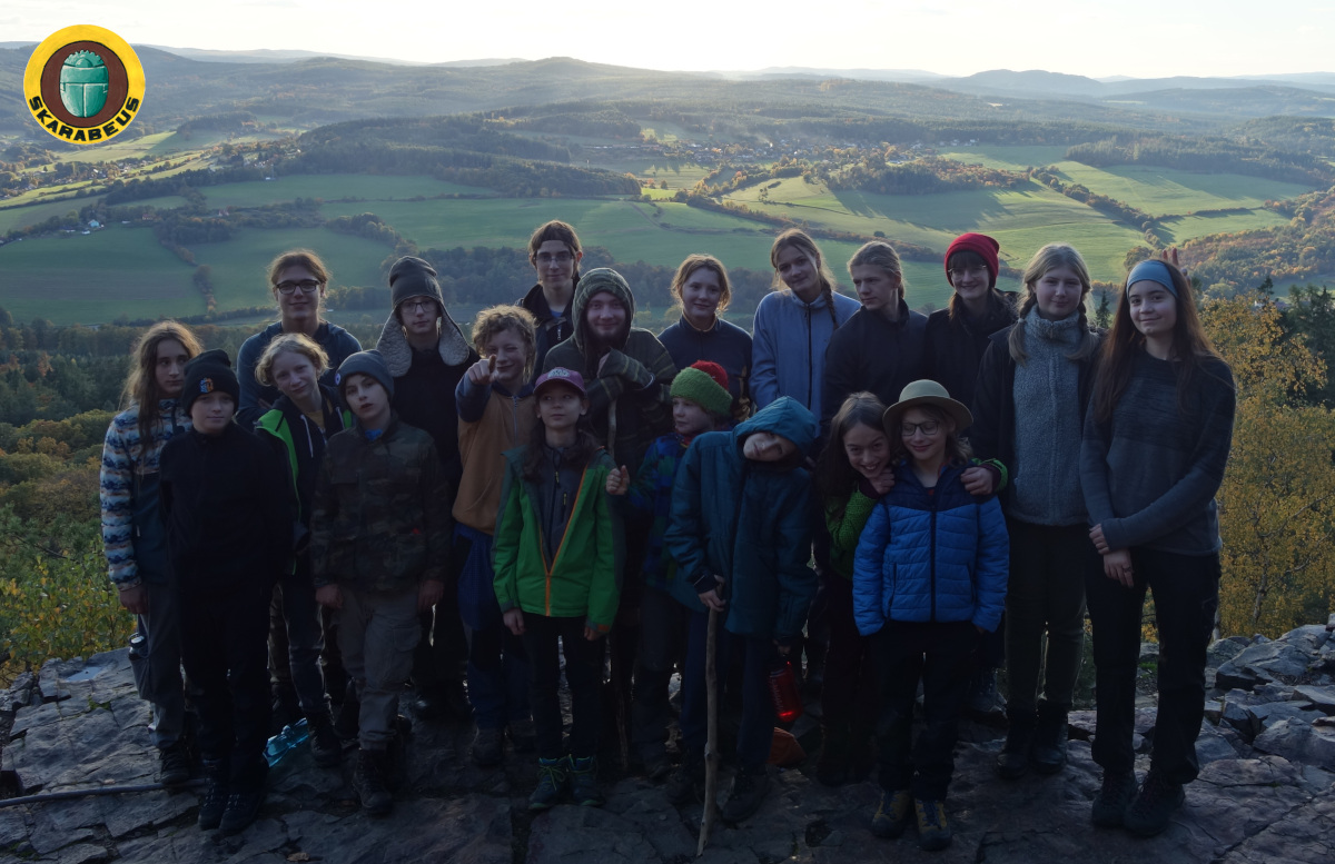 Skupinové foto na Čertově vyhlídce na plešivci