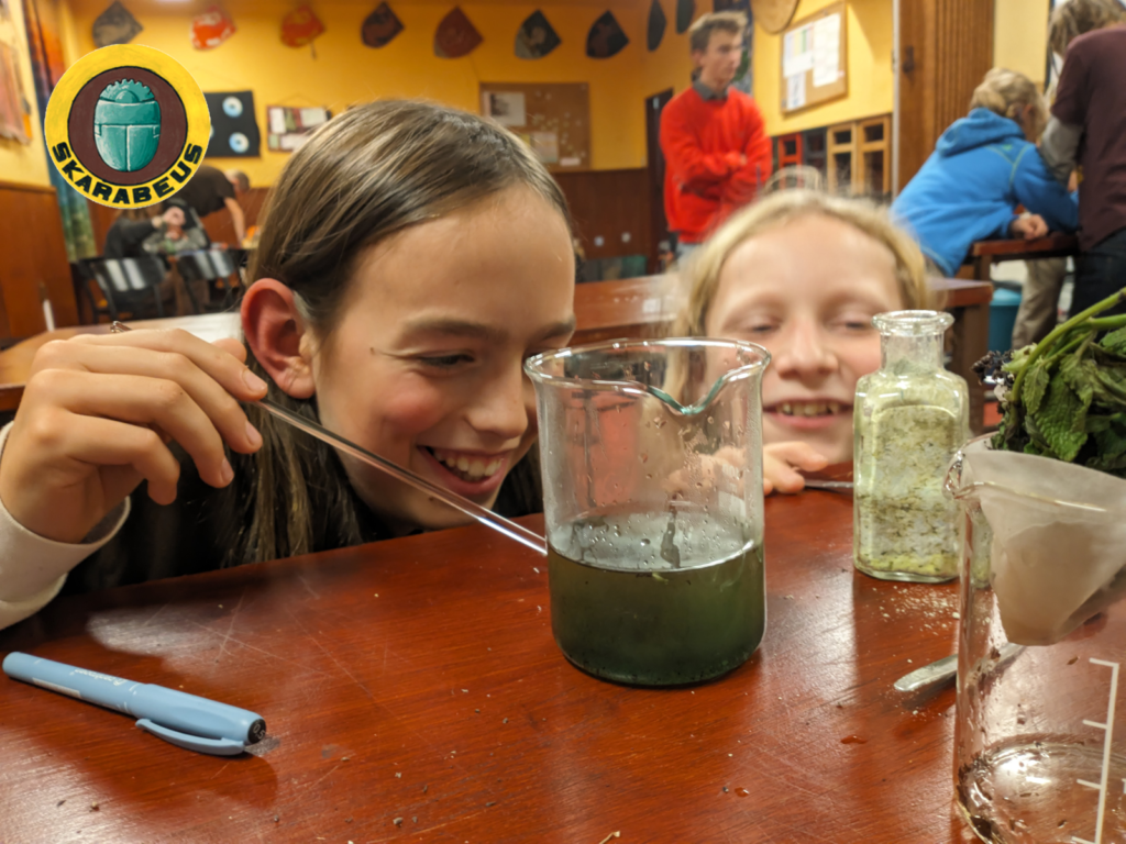 fotka - ctibor s bártkem vaří lék